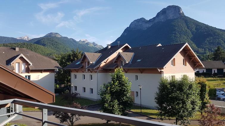 Appartement Plein Centre Village, Vue Montagnes, Proximite Immediate Lac Doussard Exterior photo