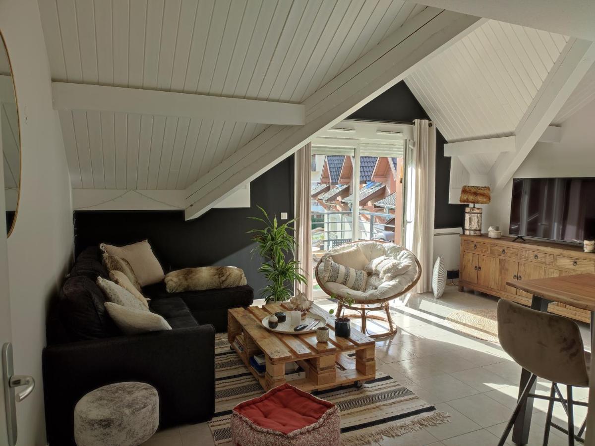 Appartement Plein Centre Village, Vue Montagnes, Proximite Immediate Lac Doussard Exterior photo